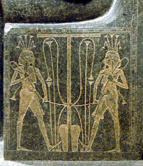 متحف الاقصر>>Luxor Museum> Horemheb, before amun 7